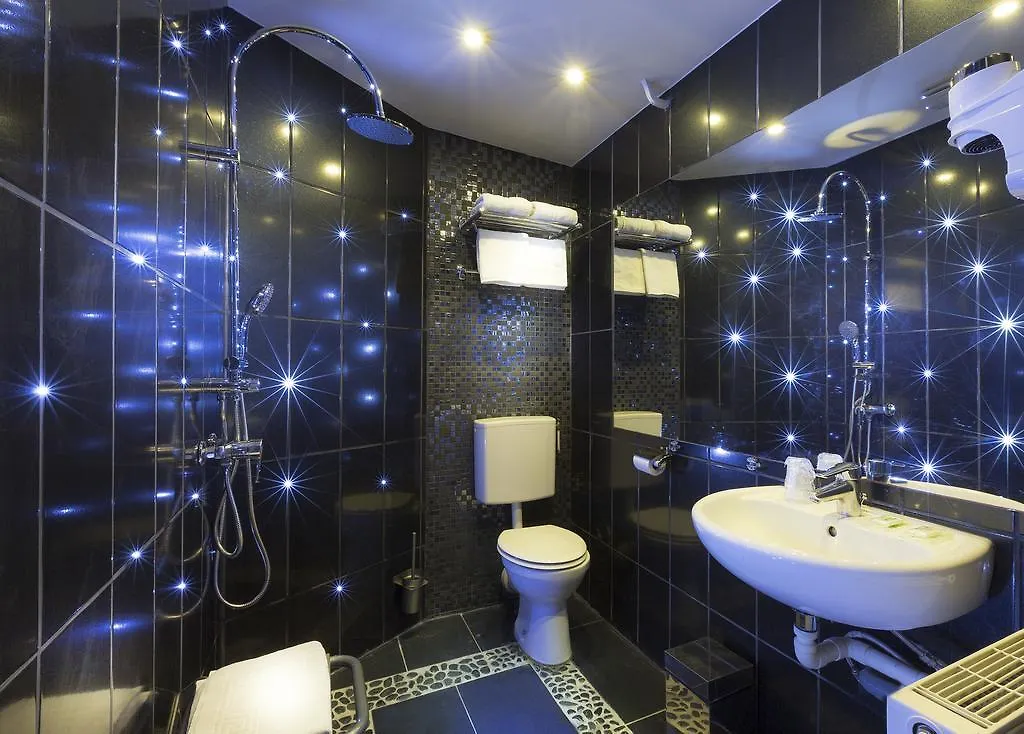 **  Hotel Du Bresil Paris France